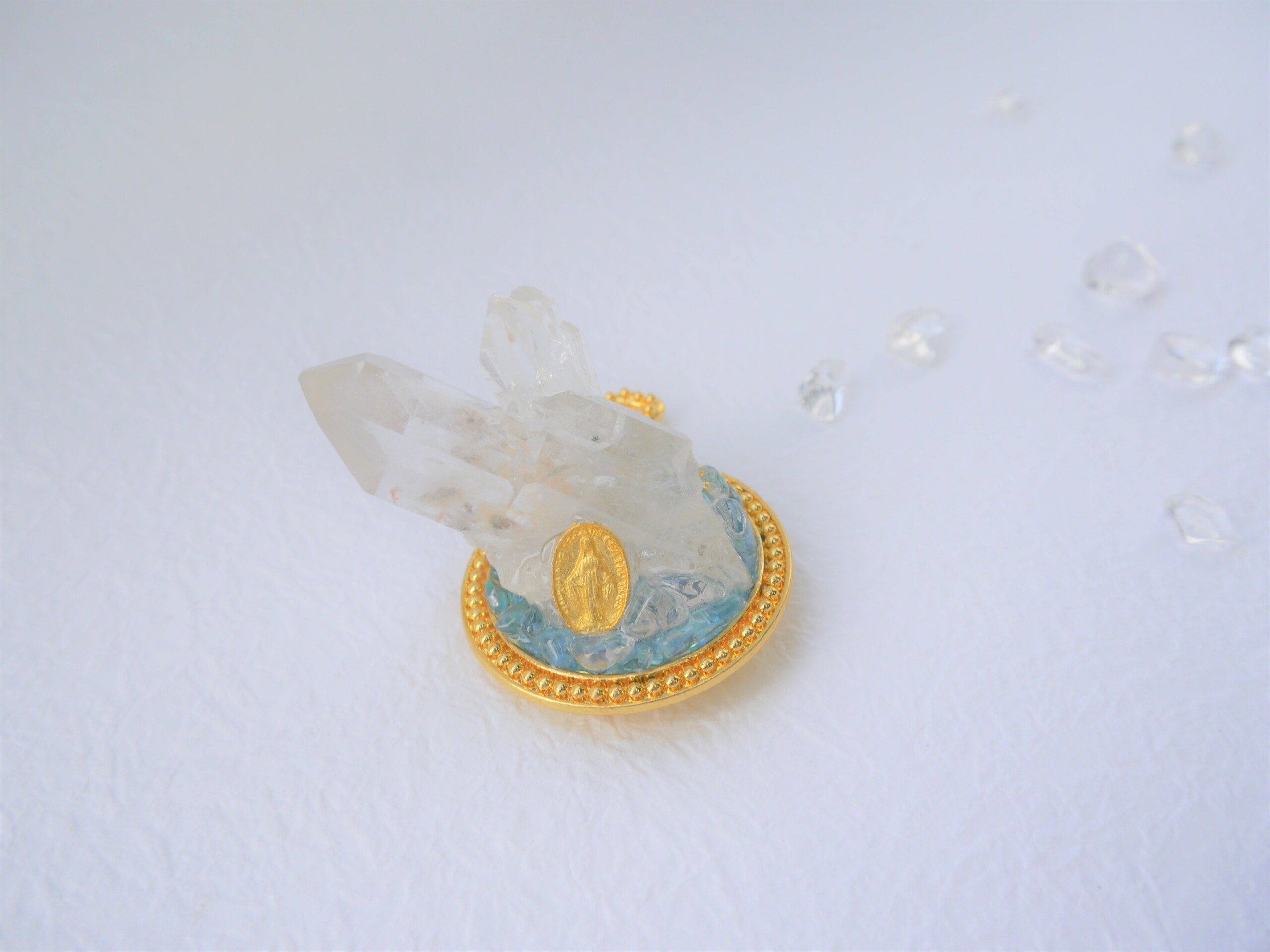 不思議のメダイと水晶のオルゴナイト | TsukuyomiAmulet